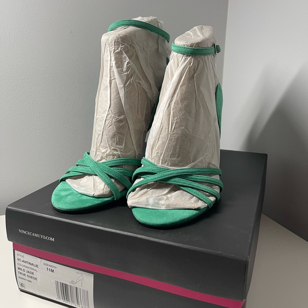 NIB Vince Camuto Suede Jade Green Sandals Heels